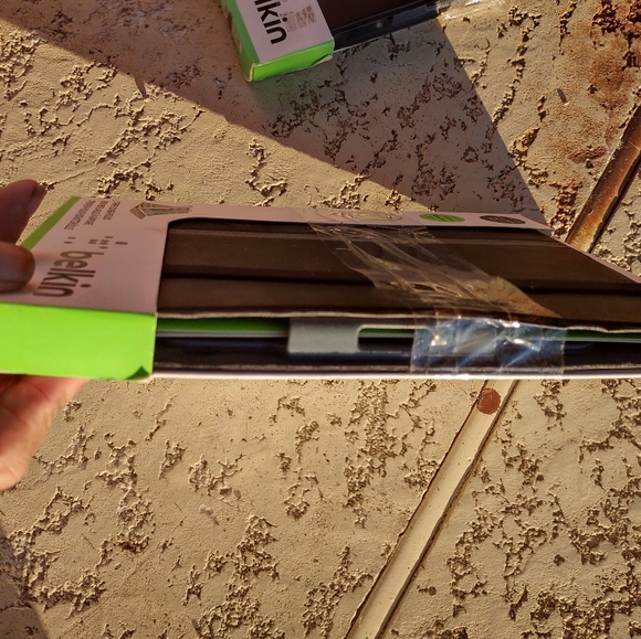 Belkin 97 inch iPad pro,  iPad 2, ipad air case - Picture 5 of 9